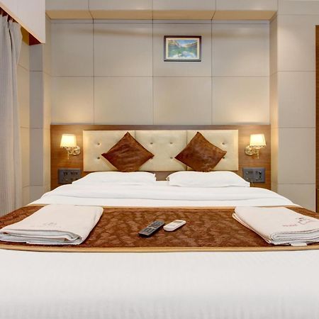 Hotel Leela Kalyān Eksteriør billede